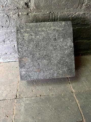 Restpartij betonklinkers 20x20cm beschikbaar voor biedingen