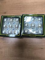 Kleine zilveren kerstballen.  2 doosjes met elk 9 ballen., Diversen, Ophalen
