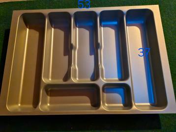 Bestekbak voor in een lade beschikbaar voor biedingen