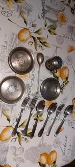 Ensemble argent et en plus un service de petites cuillères, Enlèvement