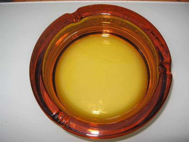 STELLA ARTOIS asbak in stevig rookglas., Verzamelen, Rookartikelen, Aanstekers en Luciferdoosjes, Zo goed als nieuw, Asbak, Ophalen of Verzenden