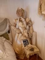 Antiek Mannequin Van Gips en Antieke Kleding , VERKOCHT, Ophalen