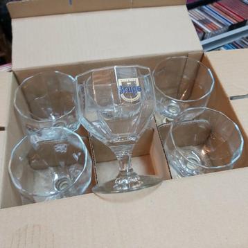 6 glazen Brugs Tarwebier in doos. beschikbaar voor biedingen