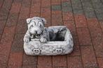 Sharpei-hond in stenen plantenbak, Ophalen, Nieuw, Steen, Dierenbeeld