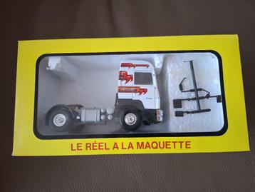Miniatuur vrachtwagen Renault R390 (met oplegger) beschikbaar voor biedingen