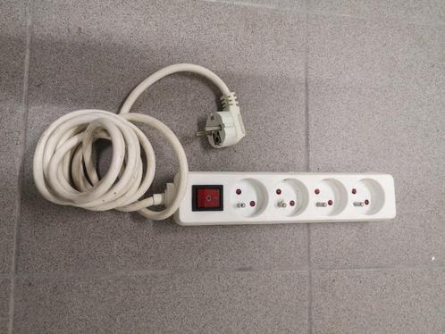 Stekkerdoos, Doe-het-zelf en Bouw, Elektriciteit en Kabels, Zo goed als nieuw, Schakelaar, Ophalen of Verzenden