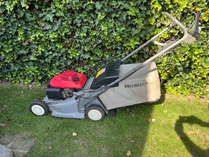 Honda HRB476chxe hydrostaat zelftrekker in perfecte staat, Tuin en Terras, Grasmaaiers, Zo goed als nieuw, Benzine-grasmaaier
