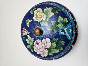 Vintage cloisonné pot met deksel – handbeschilderd beschikbaar voor biedingen