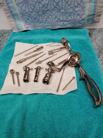 Zeldzame vintage trepaanboor met toebehoren. SIGNATUUR beschikbaar voor biedingen