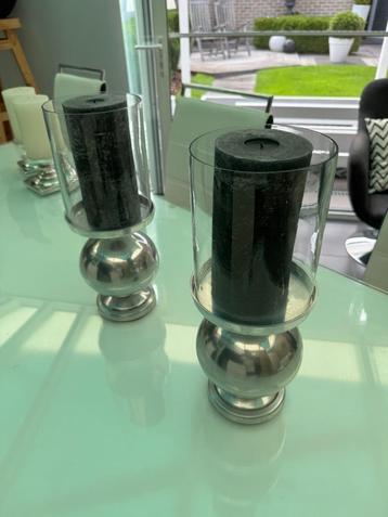 2 kaarsen met kandelaar in glas (40 cm hoog) beschikbaar voor biedingen