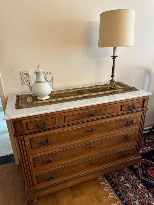 Commode ancienne en bois massif avec plateau en marbre blanc, Huis en Inrichting, Kasten | Ladekasten, Gebruikt, Minder dan 100 cm