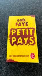 Petit Pays, Boeken, Humor, Ophalen of Verzenden, Zo goed als nieuw
