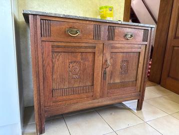Gratis antieke commode beschikbaar voor biedingen