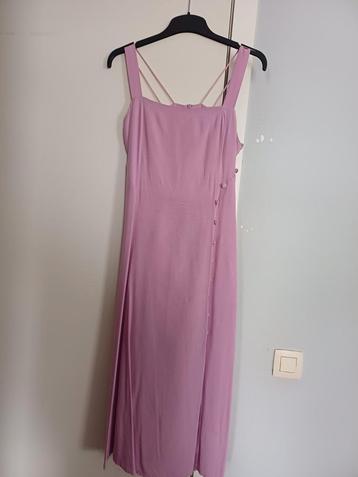 Lila kleed beschikbaar voor biedingen