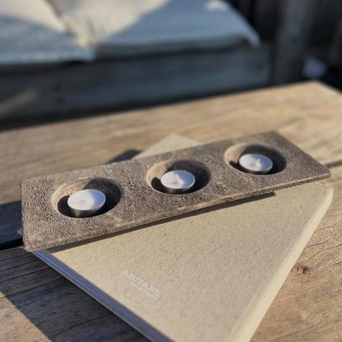 Kaarsenhouder in rustieke steen, Huis en Inrichting, Woonaccessoires | Kandelaars en Kaarsen, Nieuw, Kandelaar, Minder dan 25 cm