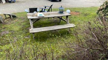 Stevige picnictafel beschikbaar voor biedingen