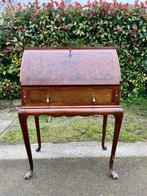 Antieke gebogen secretaire, Ophalen
