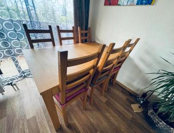 Table extensible avec 6 chaises beschikbaar voor biedingen