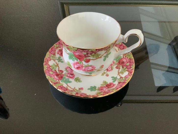 Vintage royal Stafford theekop met schotel, Antiek en Kunst, Antiek | Servies los, Ophalen of Verzenden