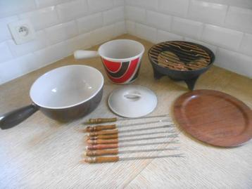 Le creuset 2 fondues (gietijzeren braadpan). beschikbaar voor biedingen