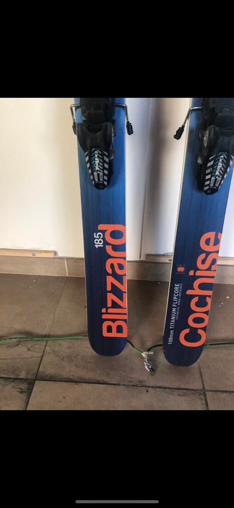 Skie, Enlèvement, Comme neuf