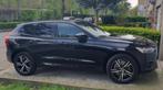 Volvo XC60 2.0t8 benzine+elekt. R-design 2020 black édition, Auto's, Automaat, 4 cilinders, Zwart, Leder