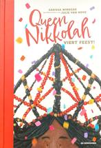 QUEEN NIKKOLAH VIERT FEEST - heerlijk geëngageerd prentnboek, Fictie algemeen, Jongen of Meisje, Nieuw, Ophalen of Verzenden