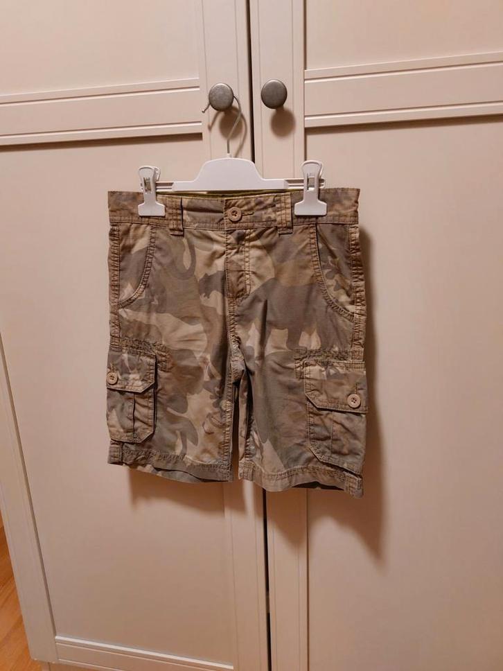 Super toffe bermuda - 8 jaar, Kinderen en Baby's, Kinderkleding | Maat 128, Zo goed als nieuw, Jongen, Broek, Ophalen of Verzenden