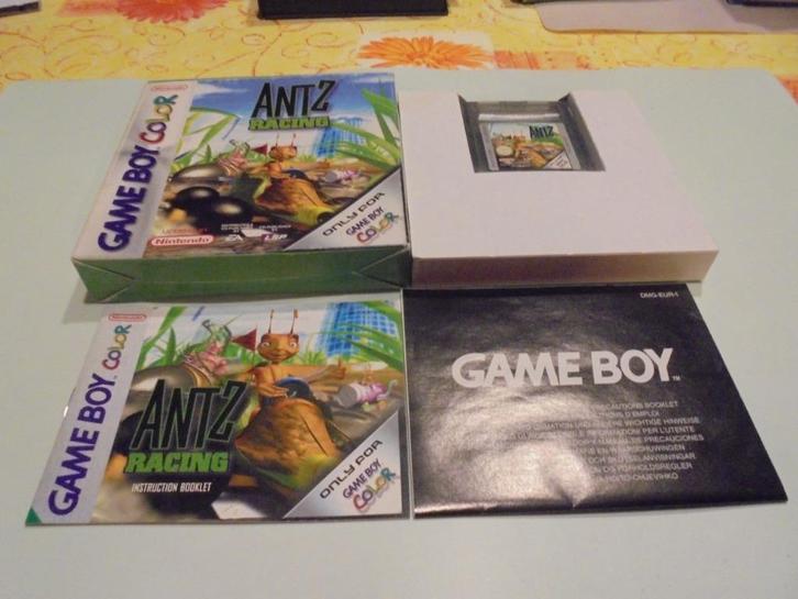 Game boy color Antz Racing (CIB), Games en Spelcomputers, Games | Nintendo Game Boy, Gebruikt, Racen en Vliegen, Vanaf 3 jaar