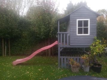 Houten speelhuisje  beschikbaar voor biedingen