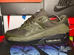 Nike Air Max 90 'Olive Reflective' EU44.5 2022, Kleding | Heren, Schoenen, Overige kleuren, Nike, Ophalen of Verzenden, Sneakers
