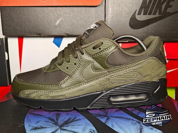 Nike Air Max 90 'Olive Reflective' EU44.5 2022, Kleding | Heren, Schoenen, Gedragen, Sneakers, Overige kleuren, Ophalen of Verzenden