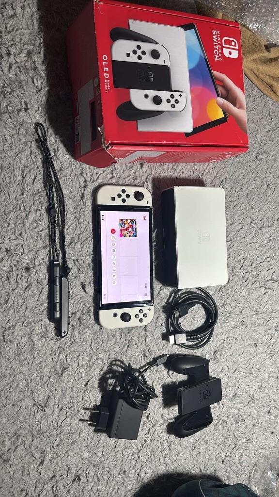 Nintendo Switch OLED-console, Games en Spelcomputers, Spelcomputers | Nintendo Switch, Zo goed als nieuw, Switch OLED, Met 2 controllers
