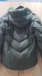 Veste femme taille médium  avec duvet nouveau pour 60 €, Enlèvement, Comme neuf