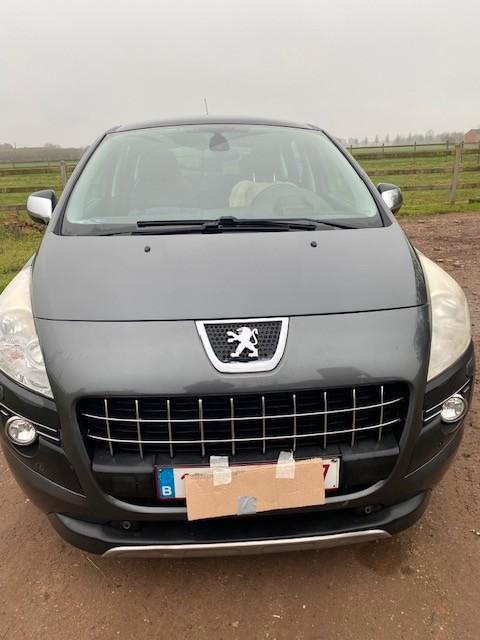 Personenwagen, Autos, Peugeot, Particulier, Airbags, Verrouillage central, Sièges électriques, Phares antibrouillard, Système de navigation