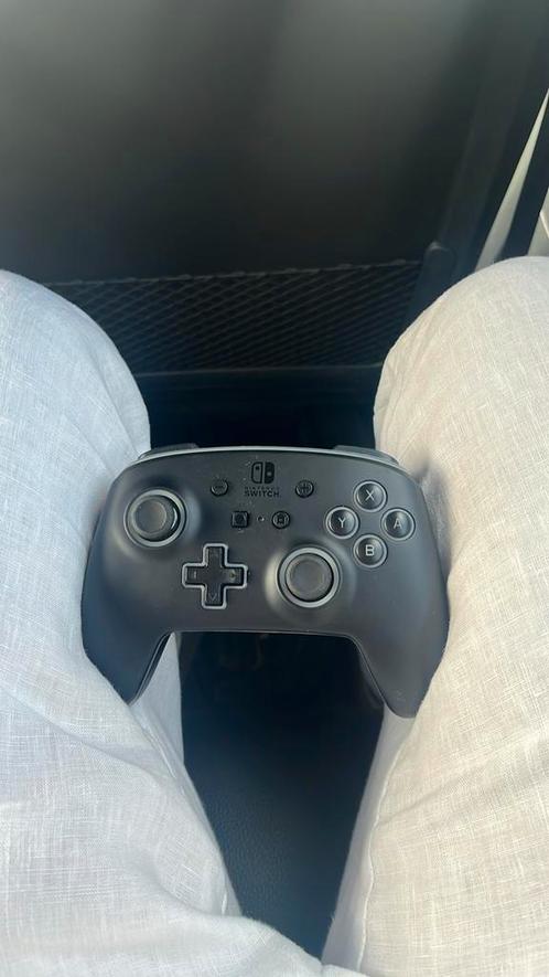 Nintendo switch controller met micro usb, Games en Spelcomputers, Spelcomputers | Nintendo Consoles | Accessoires, Zo goed als nieuw
