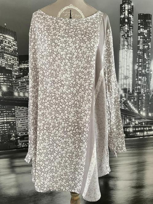 blouse grijs met print van glaasjes - 48-50, Kleding | Dames, Blouses en Tunieken, Zo goed als nieuw, Maat 46/48 (XL) of groter