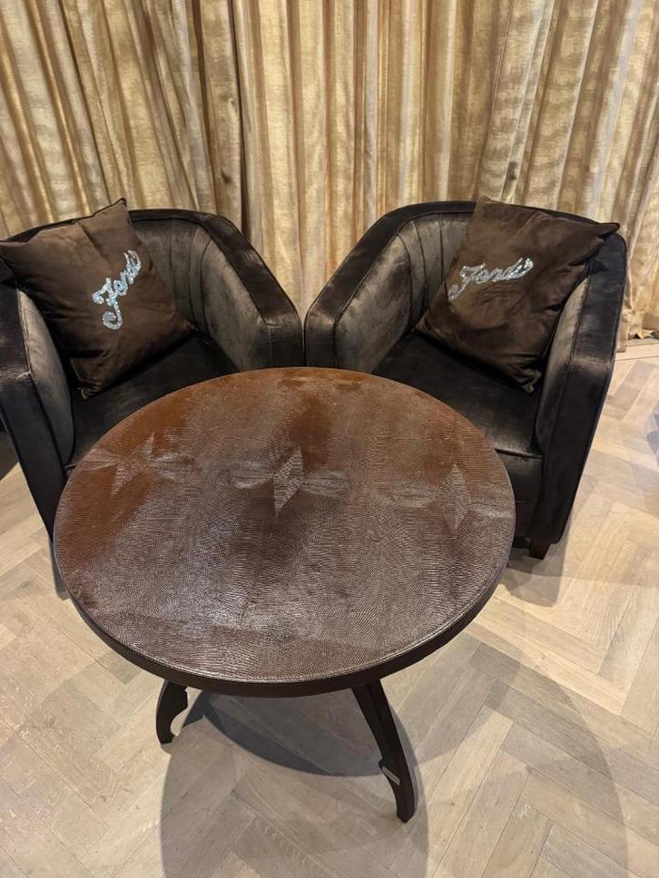 FENDI CASA COFFEE/COCKTAIL TABLE, Maison & Meubles, Tables | Tables d'appoint, Utilisé, Rond, 60 cm ou plus, 55 à 75 cm, Autres matériaux