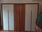 Hulsta Mioletto II kast (notenlaar), Huis en Inrichting, Ophalen, 200 cm of meer, 300 cm of meer, Met hangruimte