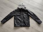 Bikerjack met capuchon - maat 152, Ophalen, Zo goed als nieuw, Jongen, Jas