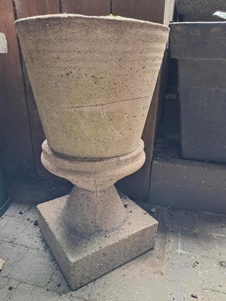 bloempot beton, Tuin en Terras, Bloempotten, Gebruikt, Beton, 40 tot 70 cm, 25 tot 40 cm, Overige vormen, Ophalen