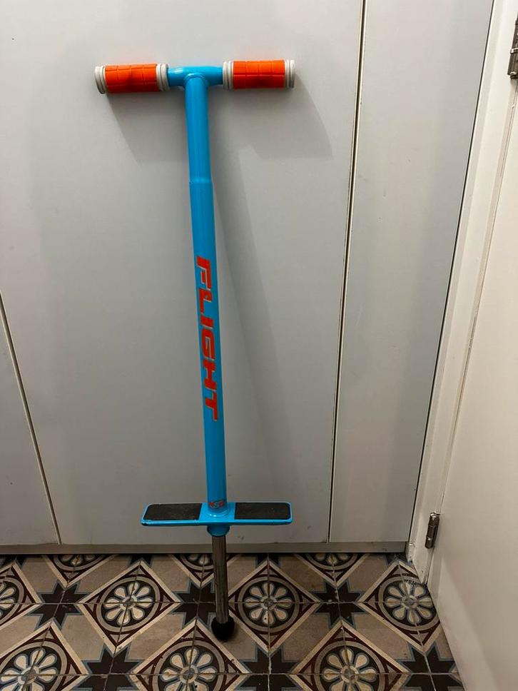 Pogo Stick NSG Flight - État impeccable - Bleu/Orange, Enfants & Bébés, Jouets | Extérieur | Jeu d'action, Comme neuf, Enlèvement
