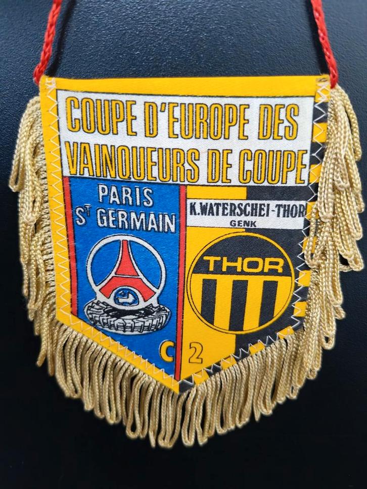 1983 Thor Waterschei Genk krc PSG Paris Saint Germain, Verzamelen, Sportartikelen en Voetbal, Spel, Ophalen of Verzenden