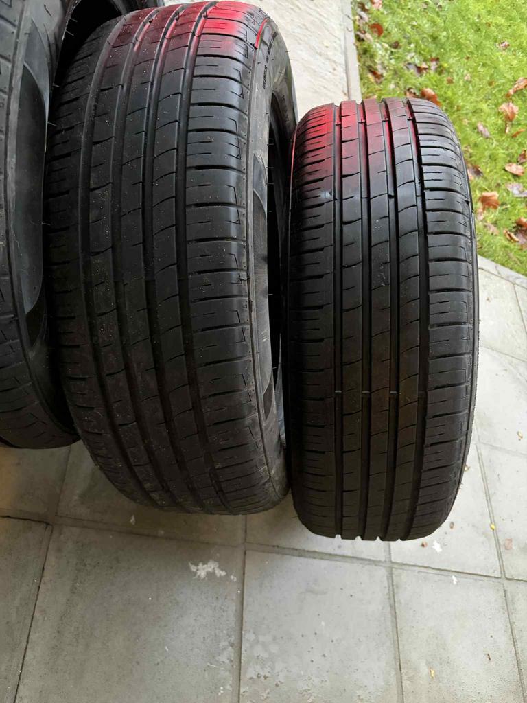 Pneu presque neuf, Autos : Pièces & Accessoires, Véhicule de tourisme, Pneus été, 205 mm, Pneu(s)