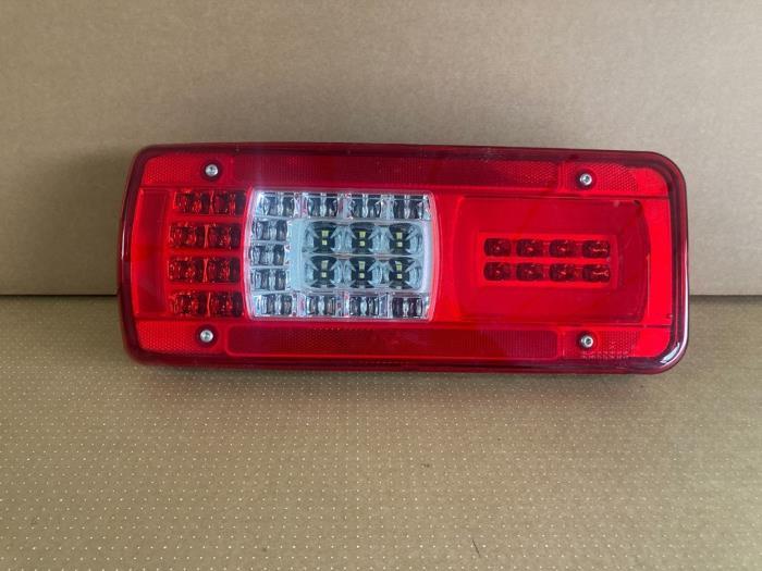 Feu arrière gauche d'un Mercedes Sprinter, Autos : Pièces & Accessoires, Éclairage, Mercedes-Benz, Utilisé, 3 mois de garantie