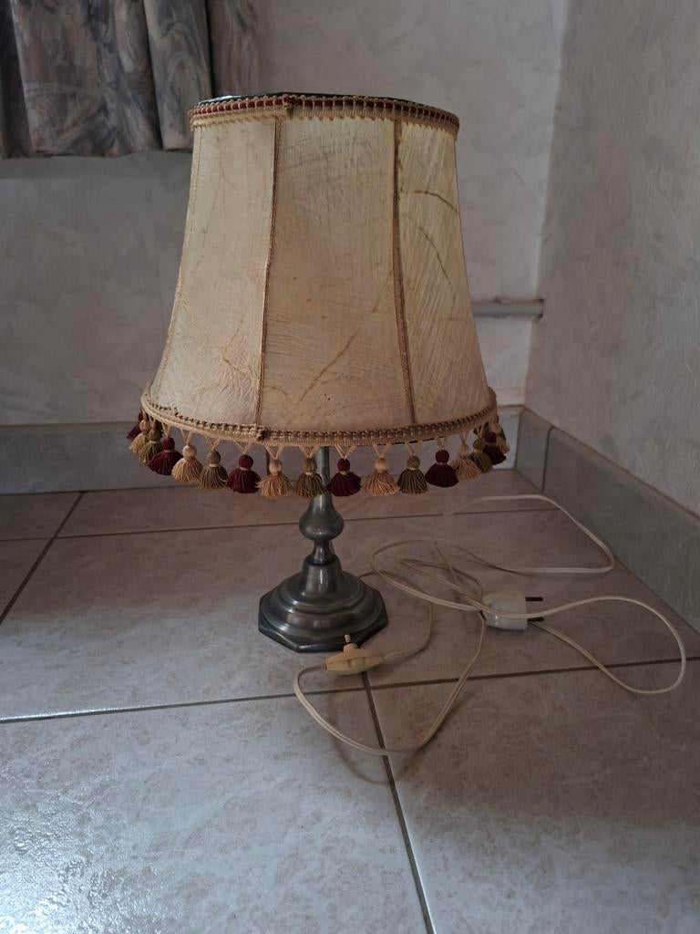 Vintage tafellamp op tinnen voet, met kap in varkensblaas, Ophalen