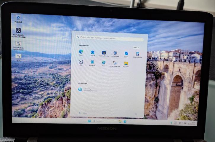 Medion Akoya E7420 - 17 inch, Informatique & Logiciels, Ordinateurs portables Windows, Utilisé, 17 pouces ou plus, SSD, 8 GB, Azerty