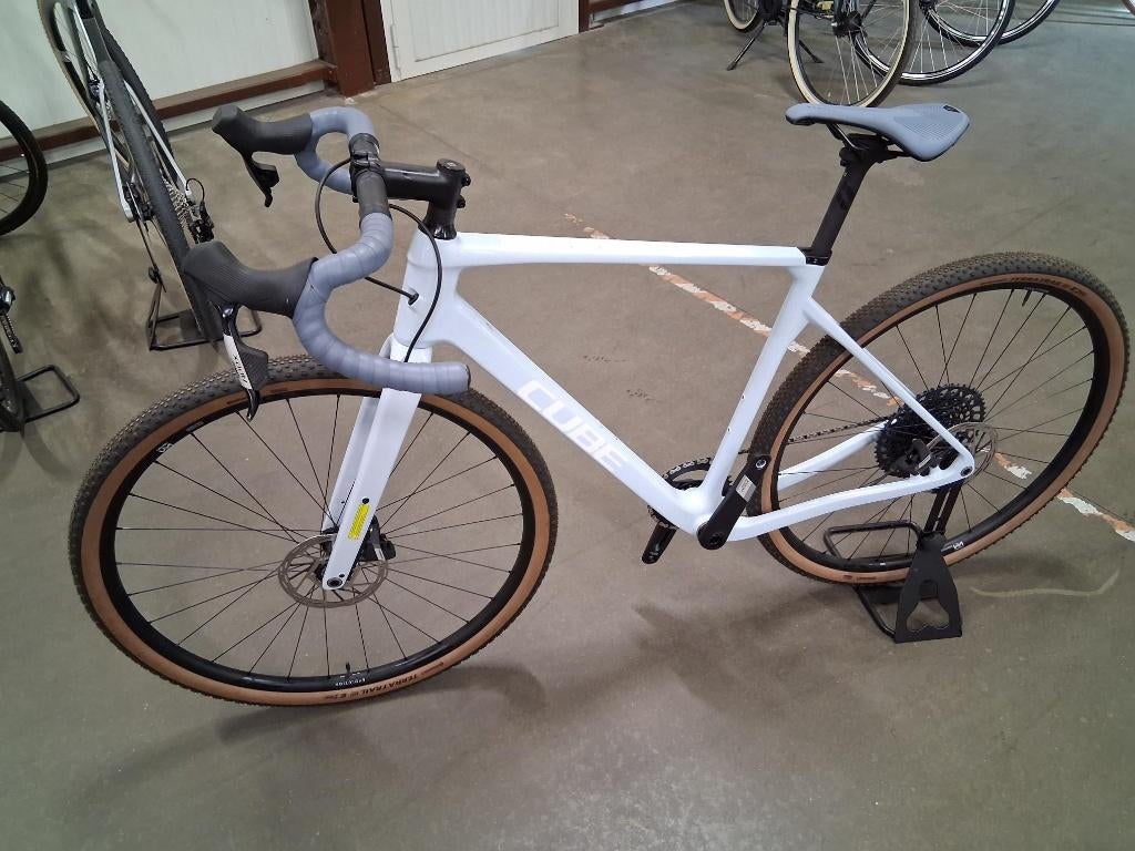 Cube Nuroad EX  C:62 ( carbon + elektronische schakeling ), 28 inch, Carbon, 10 tot 15 versnellingen, Heren