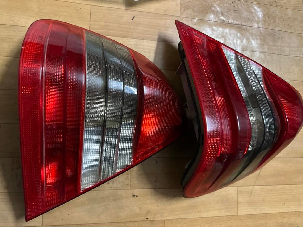 A vendre feu arrière mercedes classe c w 202, Enlèvement ou Envoi, Mercedes-Benz