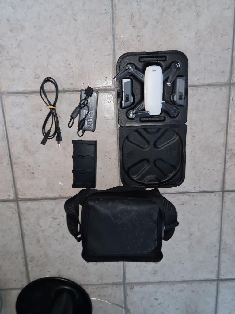 Chargeur de batterie DJI Spark Body 2+boîte à plaques +sac, TV, Hi-fi & Vidéo, Drones, Utilisé, Drone avec caméra, DJI, 250 à 900 g